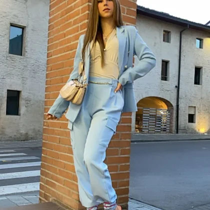 PANTALONE CARGO CON CATENA